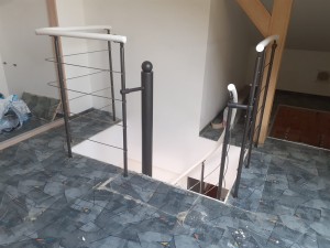 Kovové zábradlie na točité schody BARDA model AGA 04