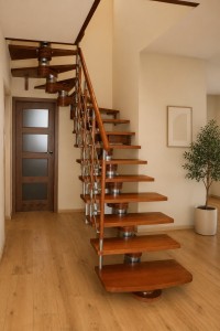 Dřevěné schody DUDA model Moreno 200 Lux L-90 14 prvků
